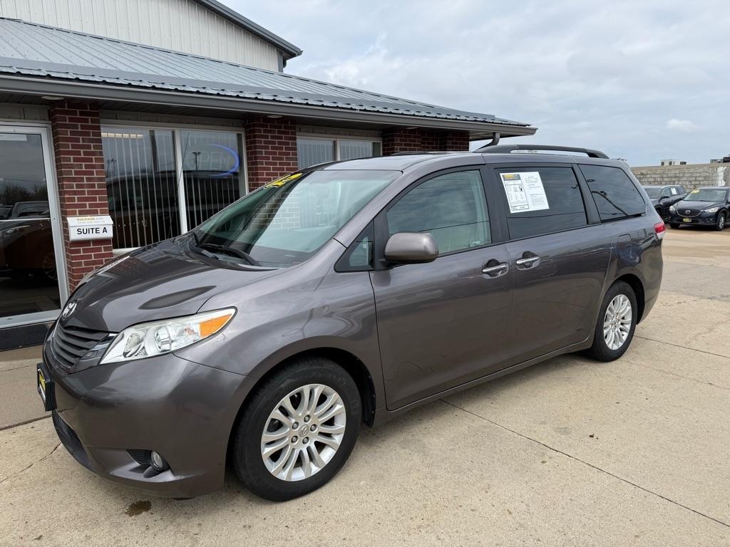 Toyota Sienna XLE FWD 8-Passenger V6 2012