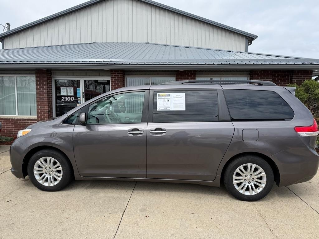 Toyota Sienna XLE FWD 8-Passenger V6 2012