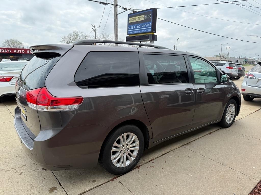 Toyota Sienna XLE FWD 8-Passenger V6 2012