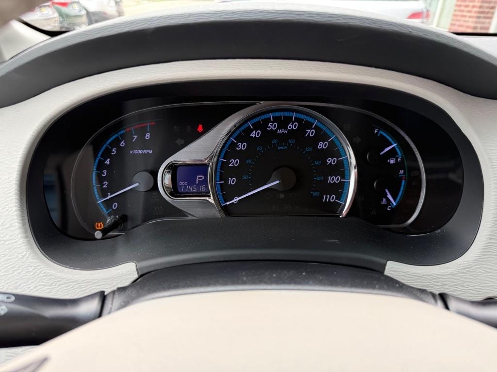 Toyota Sienna XLE FWD 8-Passenger V6 2012