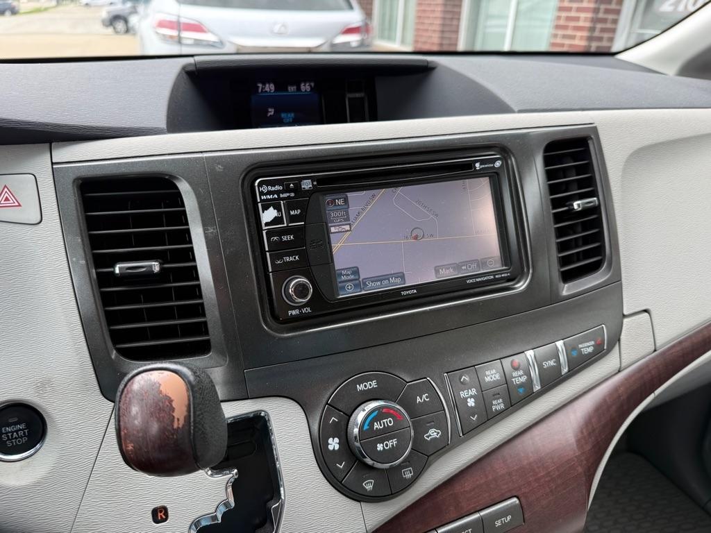 Toyota Sienna XLE FWD 8-Passenger V6 2012