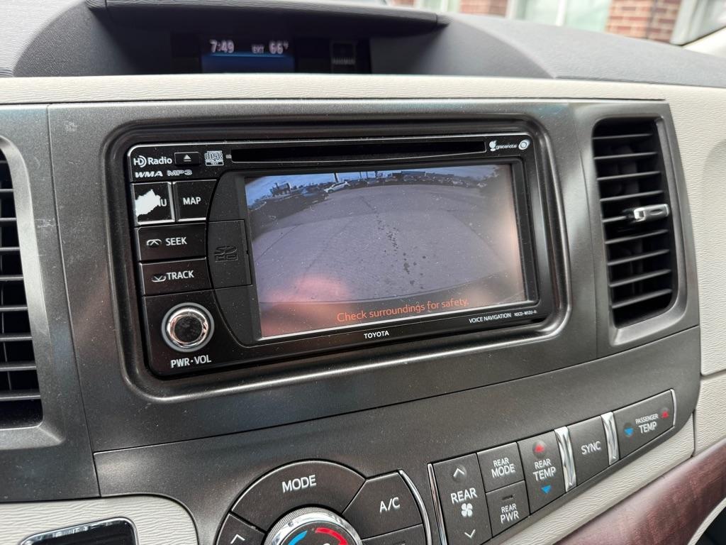 Toyota Sienna XLE FWD 8-Passenger V6 2012