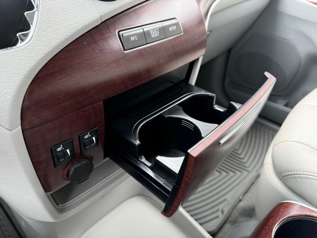 Toyota Sienna XLE FWD 8-Passenger V6 2012