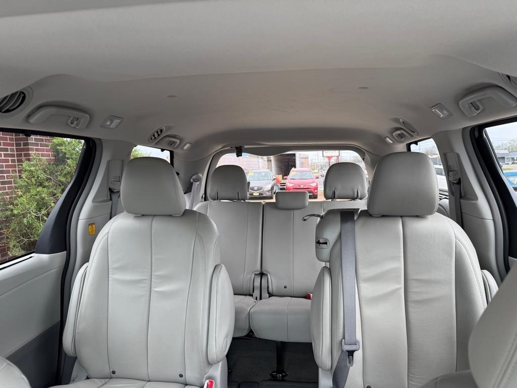 Toyota Sienna XLE FWD 8-Passenger V6 2012