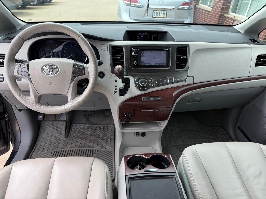 Toyota Sienna XLE FWD 8-Passenger V6 2012
