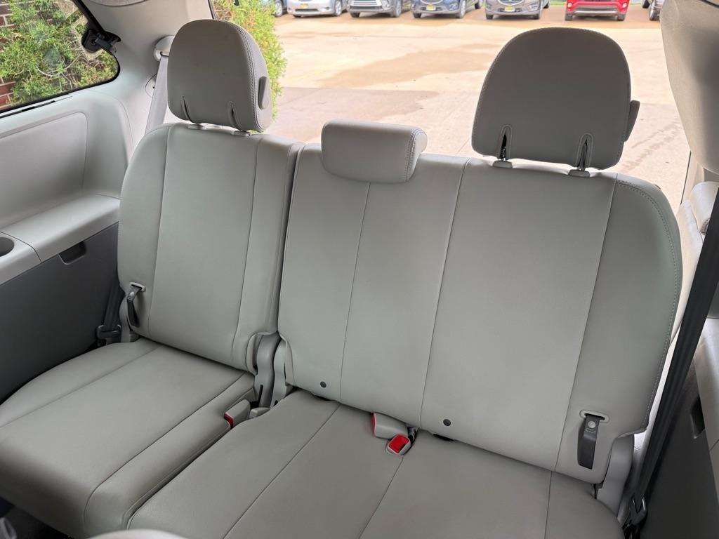 Toyota Sienna XLE FWD 8-Passenger V6 2012
