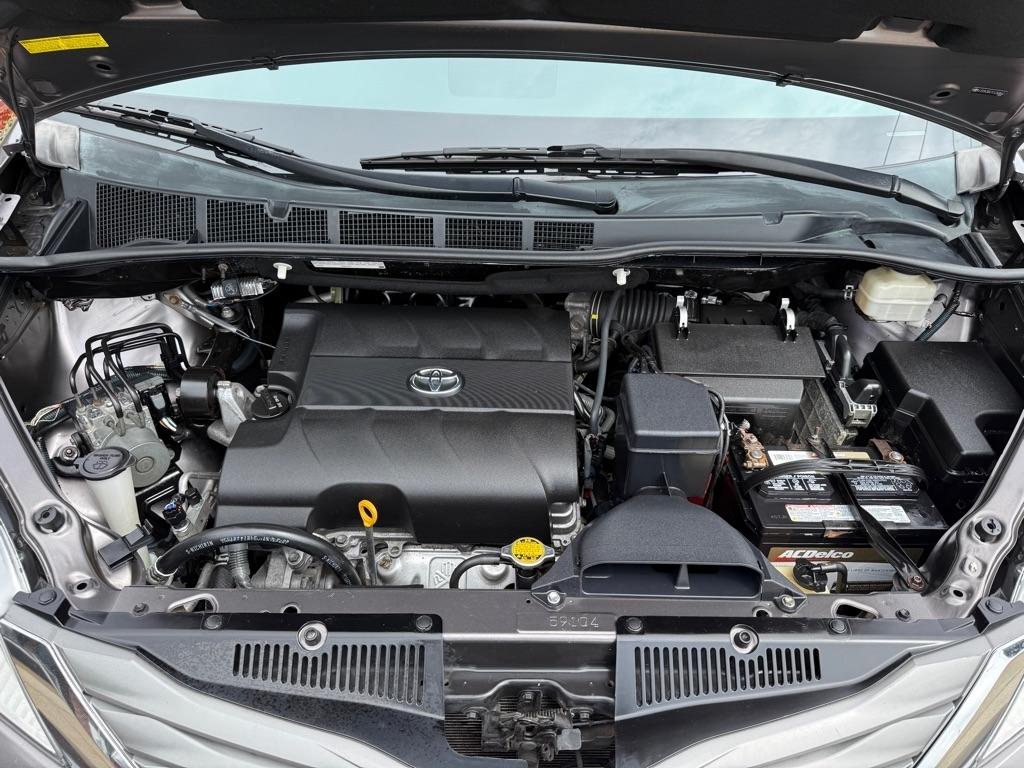 Toyota Sienna XLE FWD 8-Passenger V6 2012