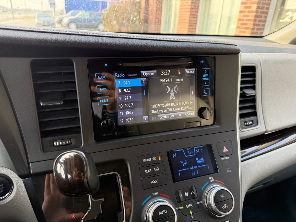 Toyota Sienna Limited AWD 7-Passenger V6 2016