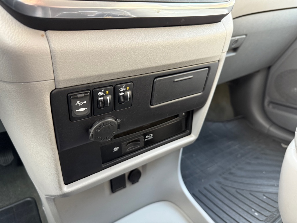 Toyota Sienna Limited AWD 7-Passenger V6 2016