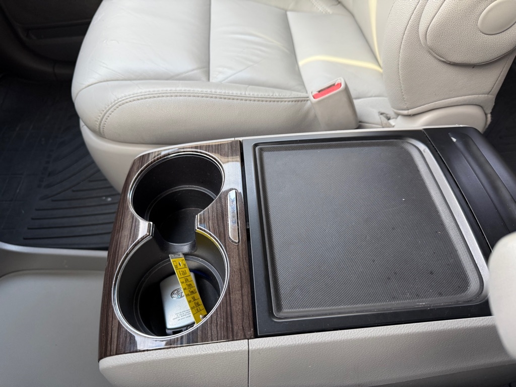 Toyota Sienna Limited AWD 7-Passenger V6 2016