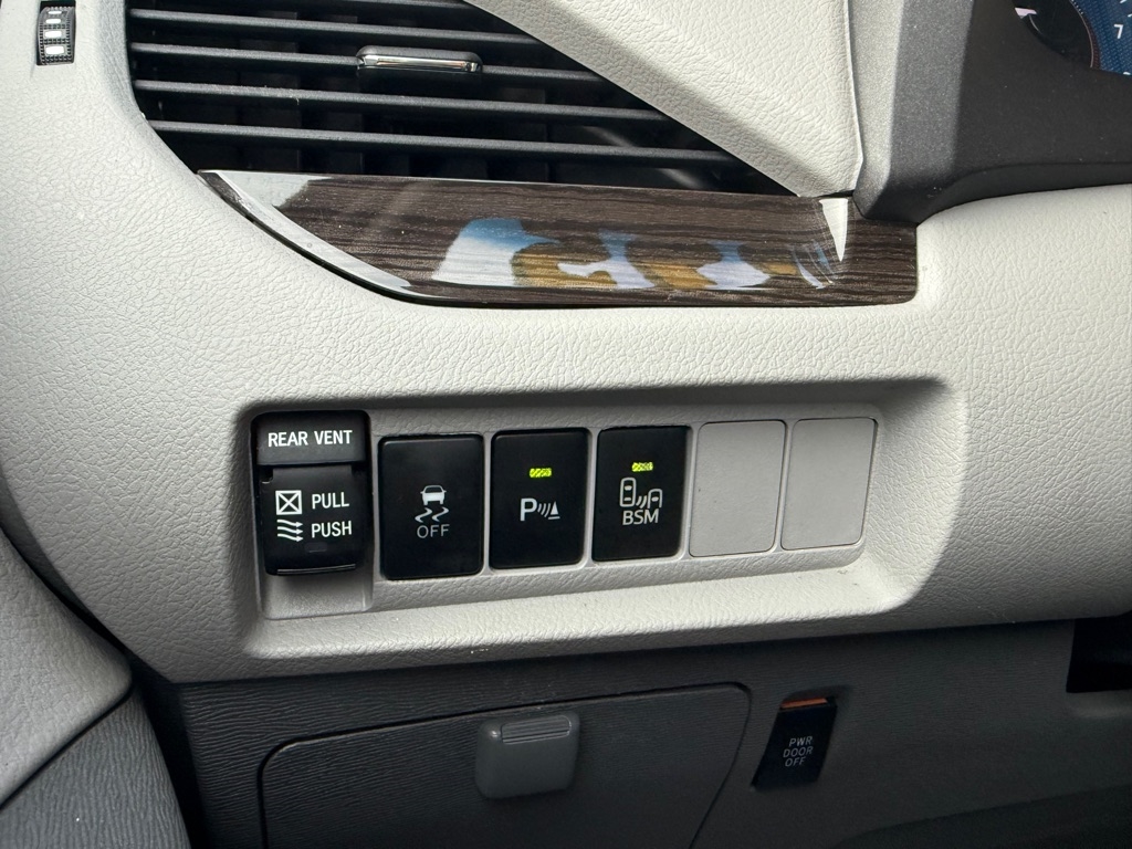 Toyota Sienna Limited AWD 7-Passenger V6 2016