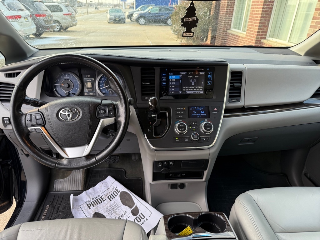 Toyota Sienna Limited AWD 7-Passenger V6 2016