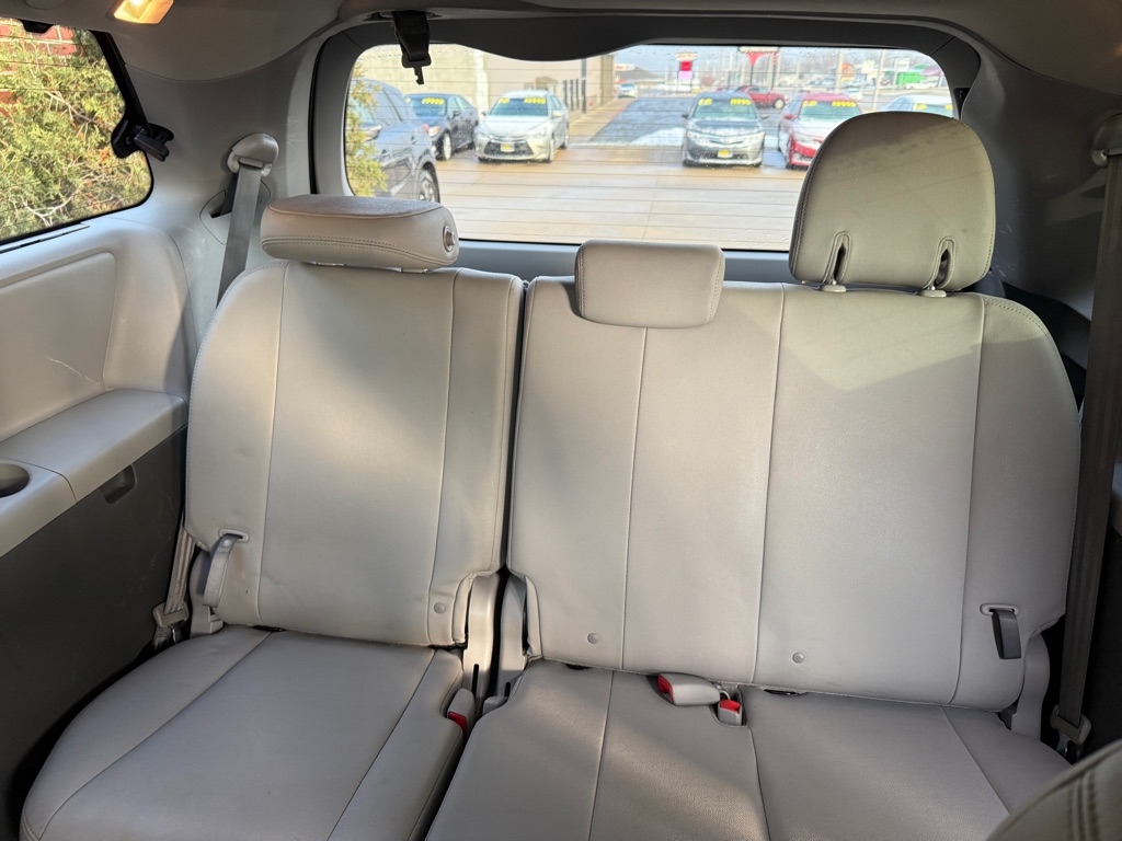 Toyota Sienna Limited AWD 7-Passenger V6 2016