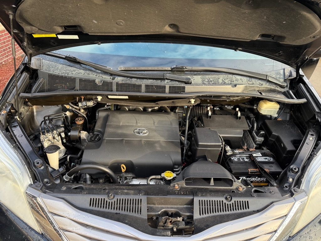 Toyota Sienna Limited AWD 7-Passenger V6 2016