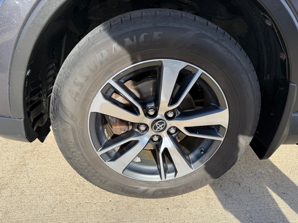 Toyota RAV4 XLE AWD 2017