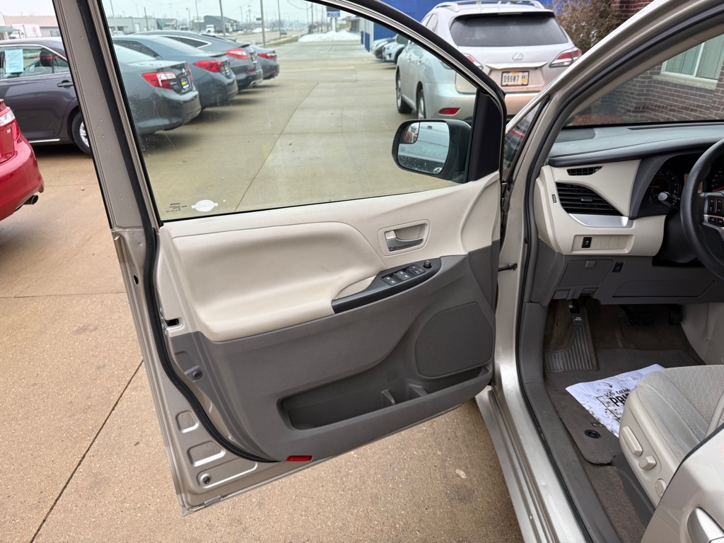 Toyota Sienna LE FWD 8-Passenger V6 2015