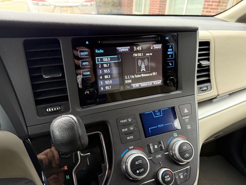 Toyota Sienna LE FWD 8-Passenger V6 2015