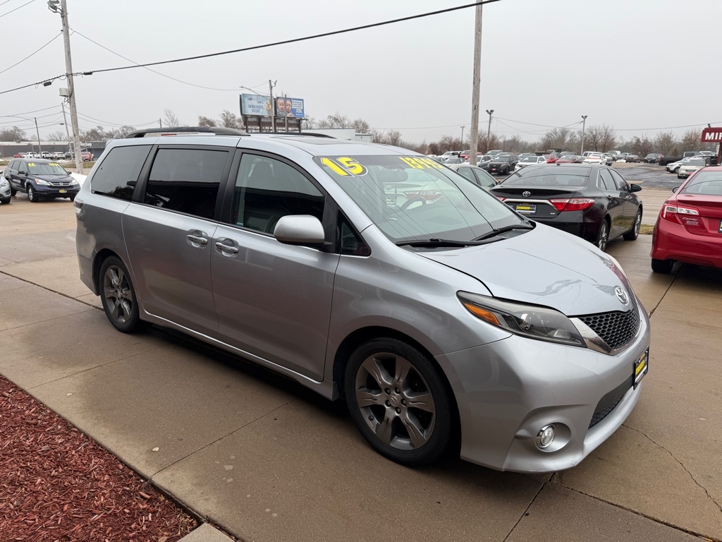 2015 Toyota Sienna SE FWD 8-Passenger V6