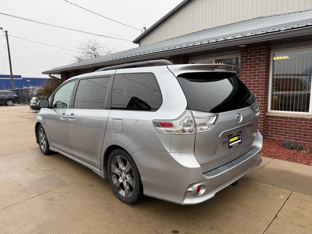 Toyota Sienna SE FWD 8-Passenger V6 2015