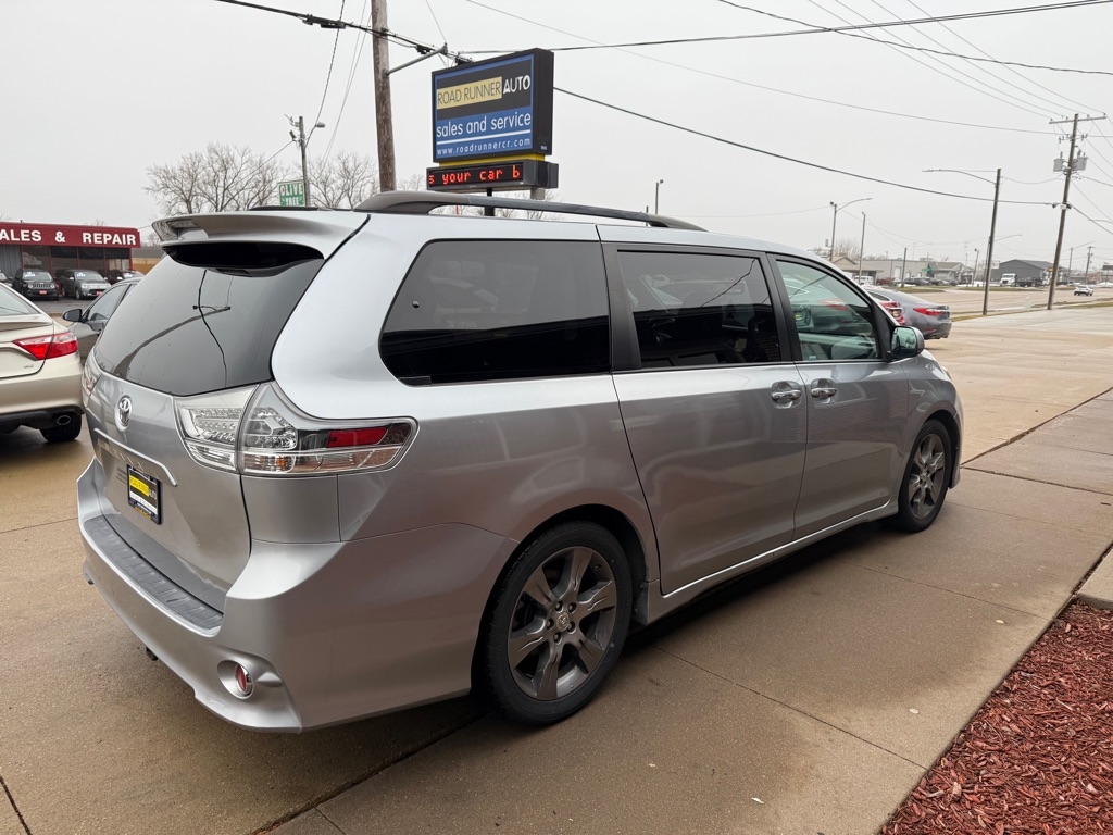 Toyota Sienna SE FWD 8-Passenger V6 2015