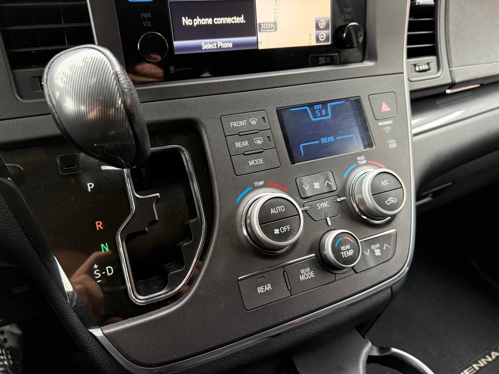 Toyota Sienna SE FWD 8-Passenger V6 2015