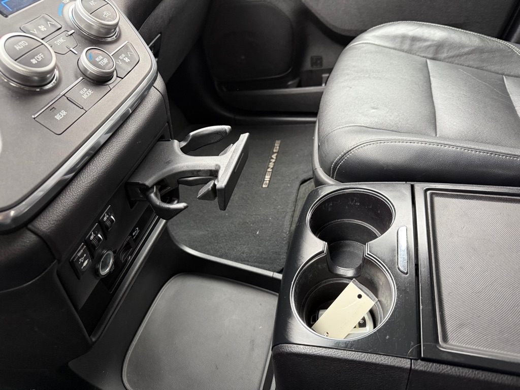 Toyota Sienna SE FWD 8-Passenger V6 2015