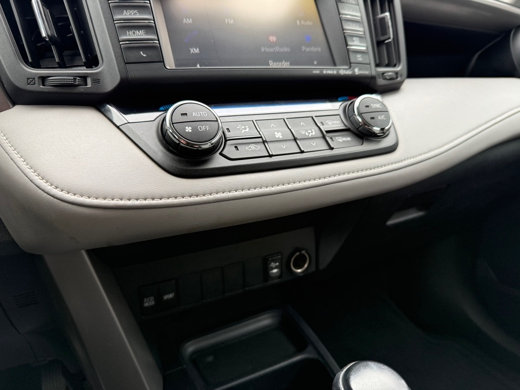 Toyota RAV4 XLE AWD 2017