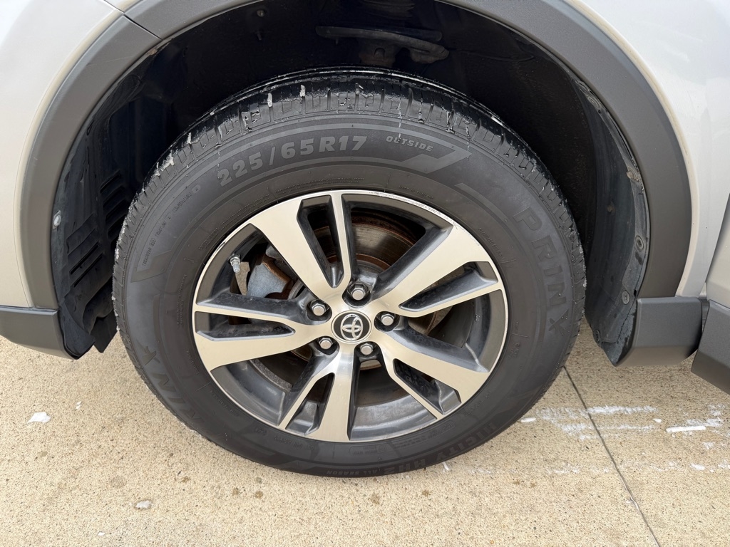 Toyota RAV4 XLE AWD 2017