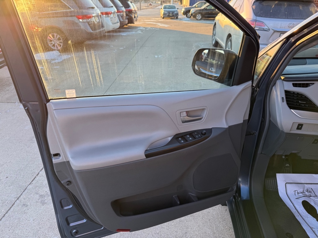 Toyota Sienna LE FWD 8-Passenger V6 2015