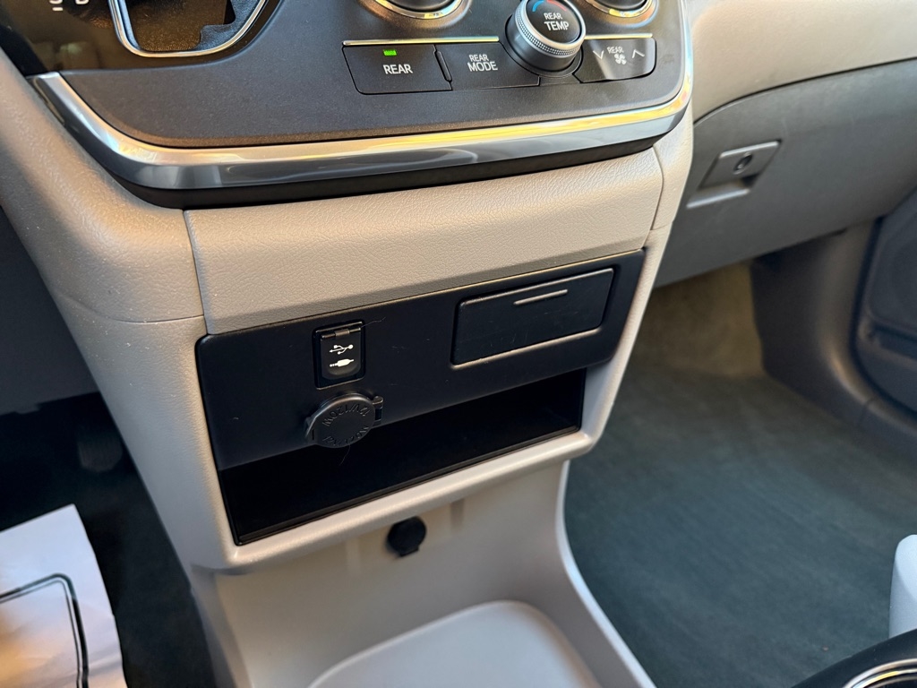 Toyota Sienna LE FWD 8-Passenger V6 2015