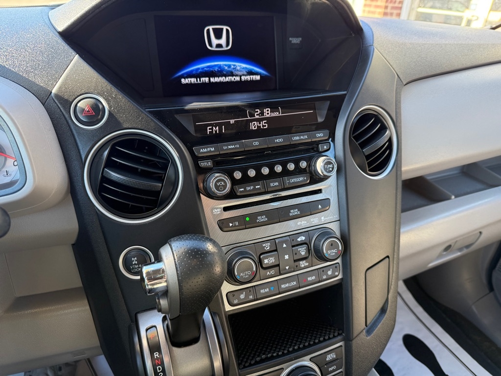 Honda Pilot Touring 4WD 5-Spd AT with DVD 2015