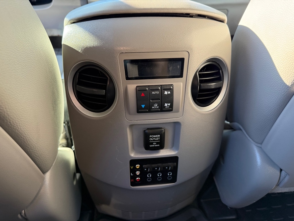 Honda Pilot Touring 4WD 5-Spd AT with DVD 2015