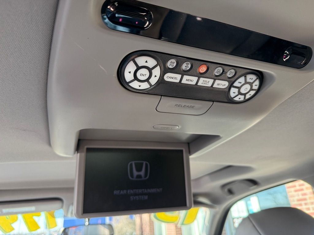 Honda Pilot Touring 4WD 5-Spd AT with DVD 2015