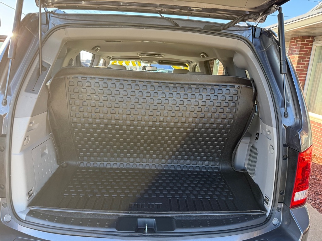 Honda Pilot Touring 4WD 5-Spd AT with DVD 2015