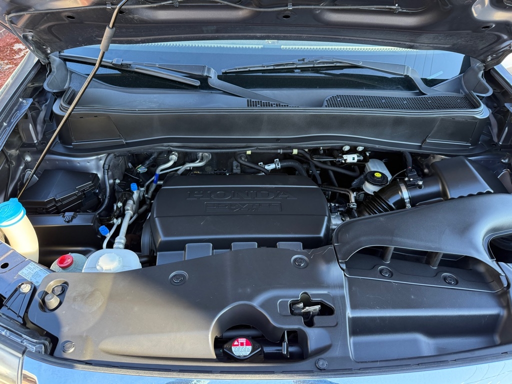 Honda Pilot Touring 4WD 5-Spd AT with DVD 2015