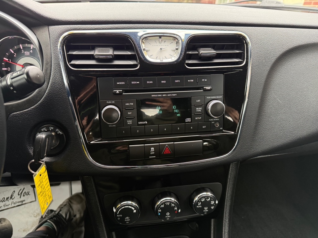 Chrysler 200 Touring 2013