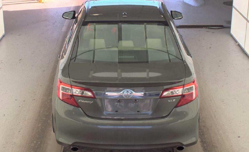 Toyota Camry XLE V6 2014
