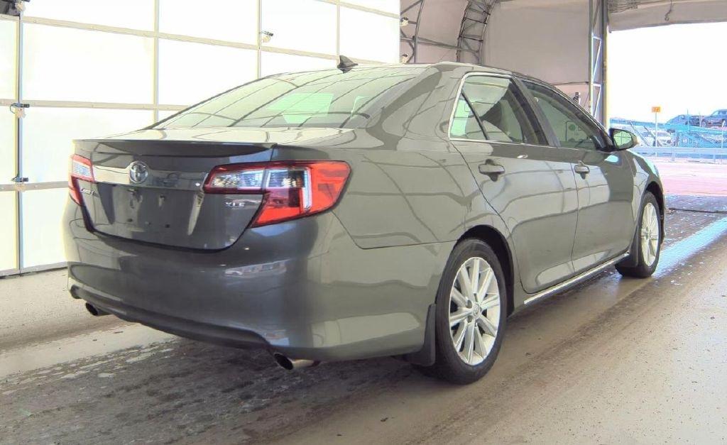 Toyota Camry XLE V6 2014