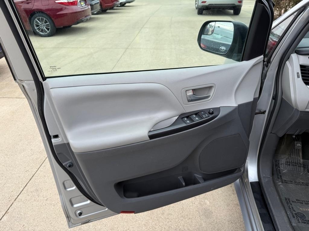 Toyota Sienna LE FWD 8-Passenger V6 2015