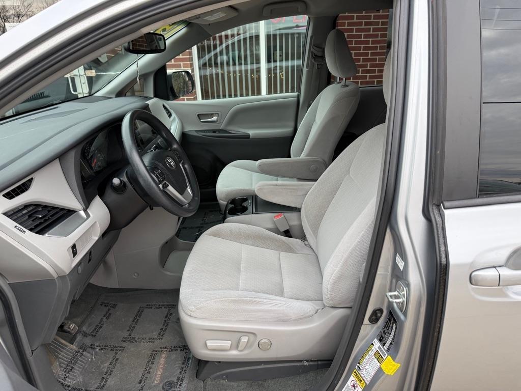 Toyota Sienna LE FWD 8-Passenger V6 2015