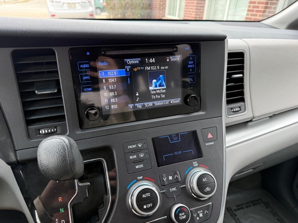 Toyota Sienna LE FWD 8-Passenger V6 2015