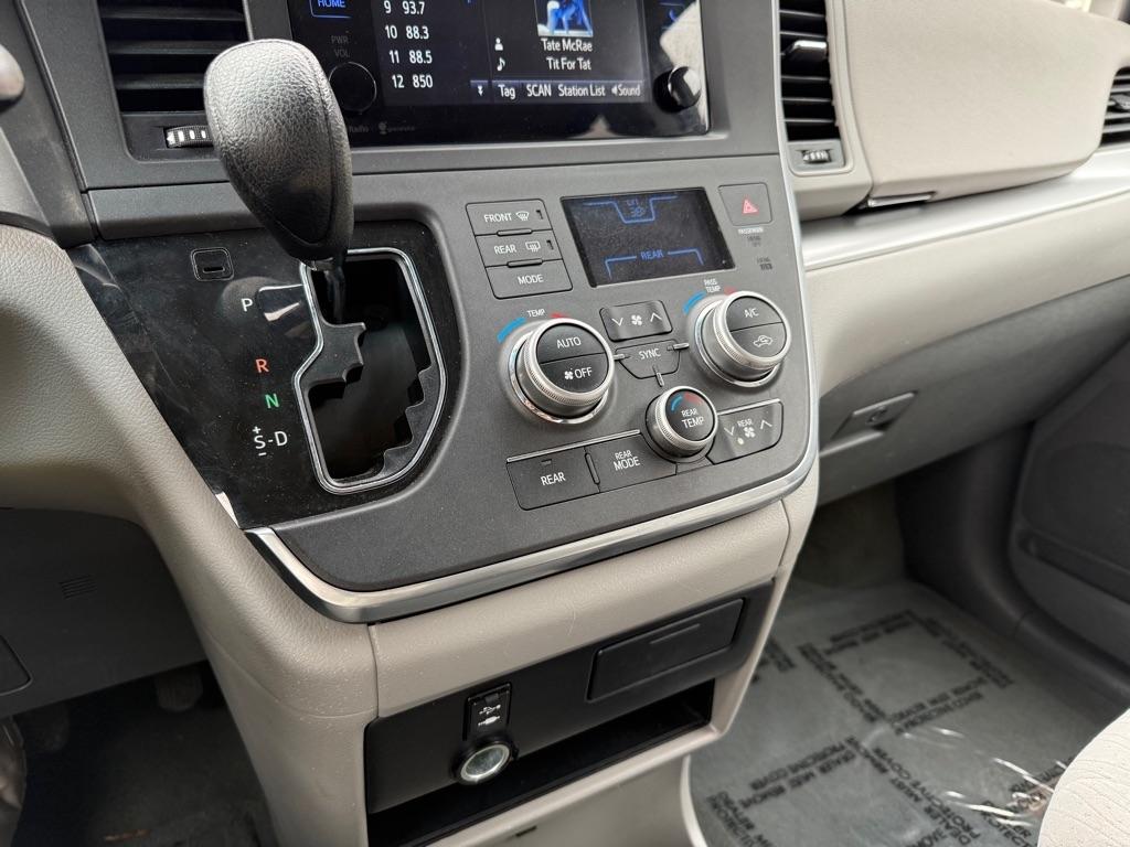 Toyota Sienna LE FWD 8-Passenger V6 2015