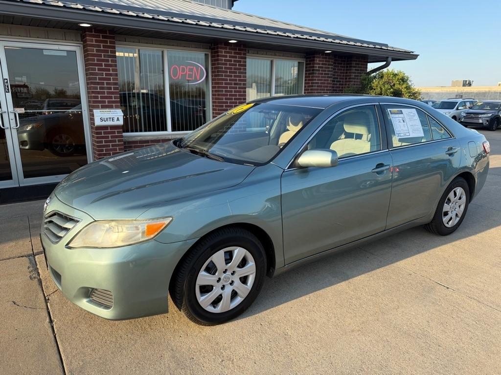 Toyota Camry Base 6-Spd AT 2010
