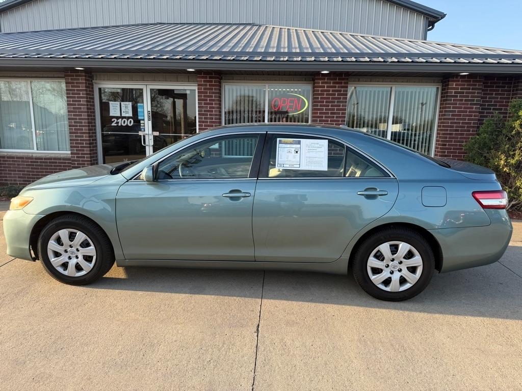 Toyota Camry Base 6-Spd AT 2010