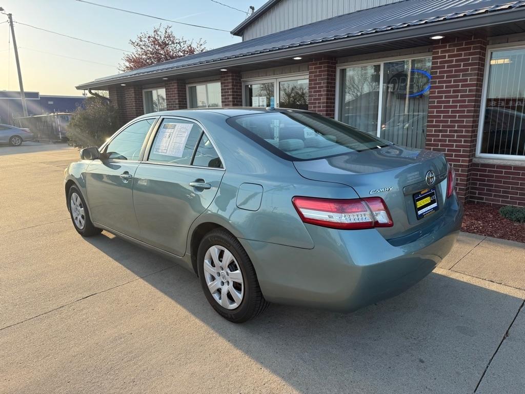 Toyota Camry Base 6-Spd AT 2010