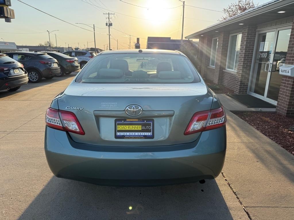 Toyota Camry Base 6-Spd AT 2010