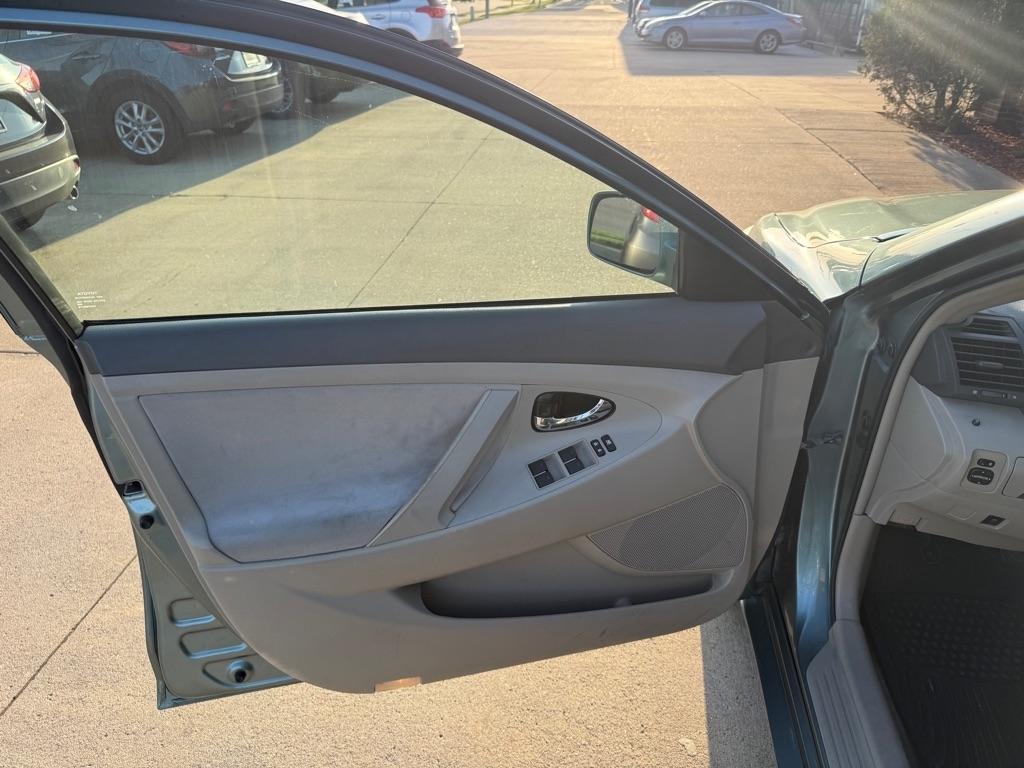 Toyota Camry Base 6-Spd AT 2010