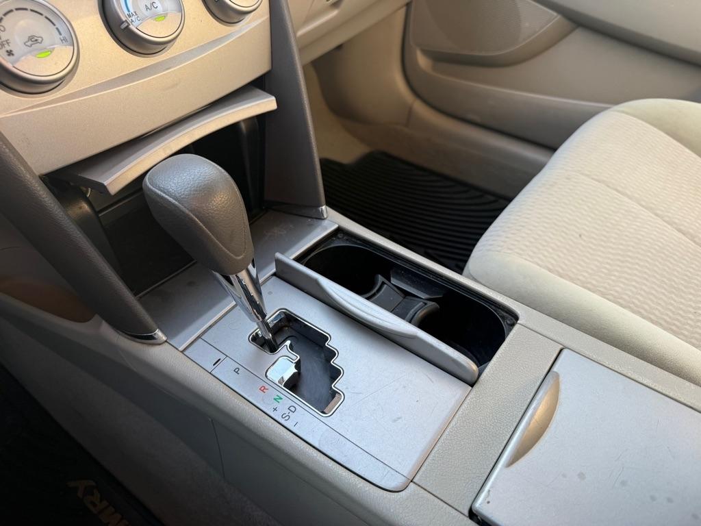 Toyota Camry Base 6-Spd AT 2010