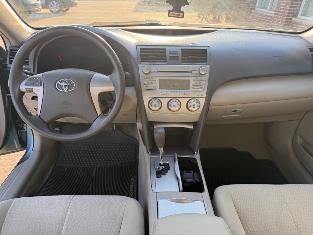 Toyota Camry Base 6-Spd AT 2010