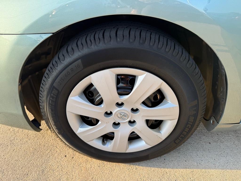Toyota Camry Base 6-Spd AT 2010
